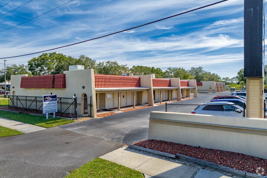 More Photos Of 2328 N US Hwy 19, Holiday Medical For Lease