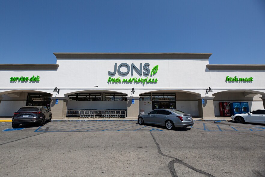 More Photos Of 7060-7076 Sepulveda Blvd, Van Nuys Unknown For Lease