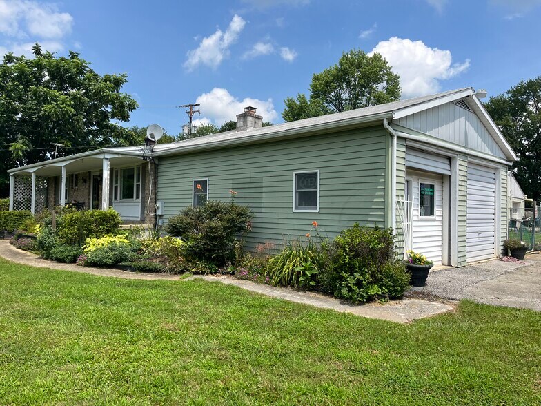 More Photos Of 135 Hanover Pike, Hampstead Flex For Sale