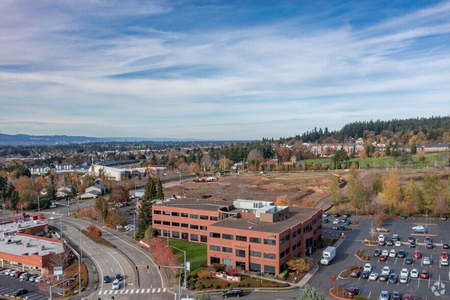 More Photos Of 10121 SE Sunnyside Rd, Clackamas Office For Lease