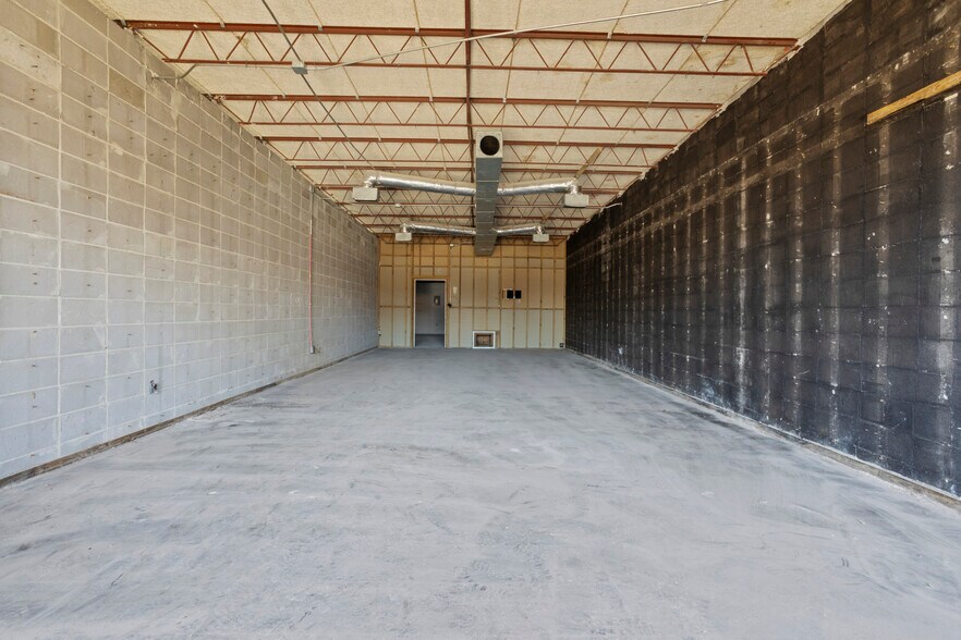 More Photos Of 1615 25th Ave, Gulfport Flex For Lease