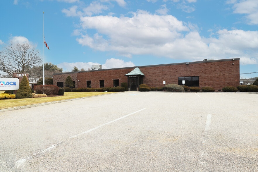 More Photos Of 1034 Pearl St, Brockton Warehouse For Lease