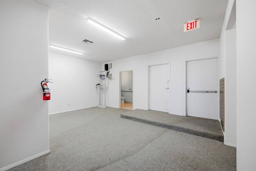 More Photos Of 3712 Highway 95, Bullhead City General Retail For Lease
