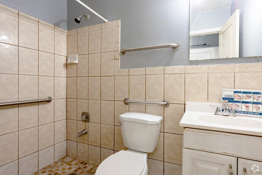 More Photos Of 1708 NE 4th St, Boynton Beach Assisted Living For Sale