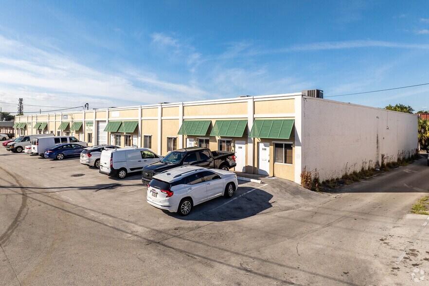 More Photos Of 5149-5199 NE 12th Ave, Oakland Park Warehouse For Lease