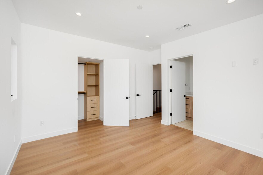 More Photos Of 726 Robinson St, Los Angeles Apartments For Sale