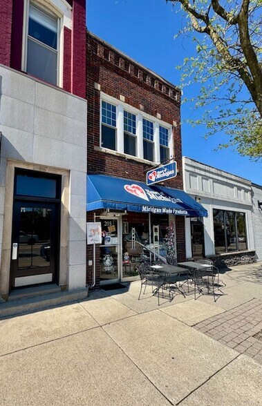 Primary Photo Of 203 W Grand River Ave, Howell Storefront Retail Office For Sale