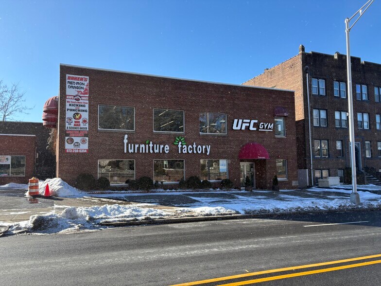 More Photos Of 498 Main St, Orange Office For Lease