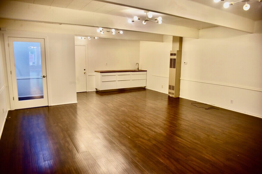 More Photos Of 447 SW 152nd St, Burien Storefront Retail Office For Lease