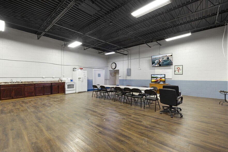 More Photos Of 4876 Highway 52, Stover Manufacturing For Sale