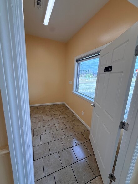 More Photos Of 4414 Old Railroad Bed Rd, Harvest General Retail For Lease