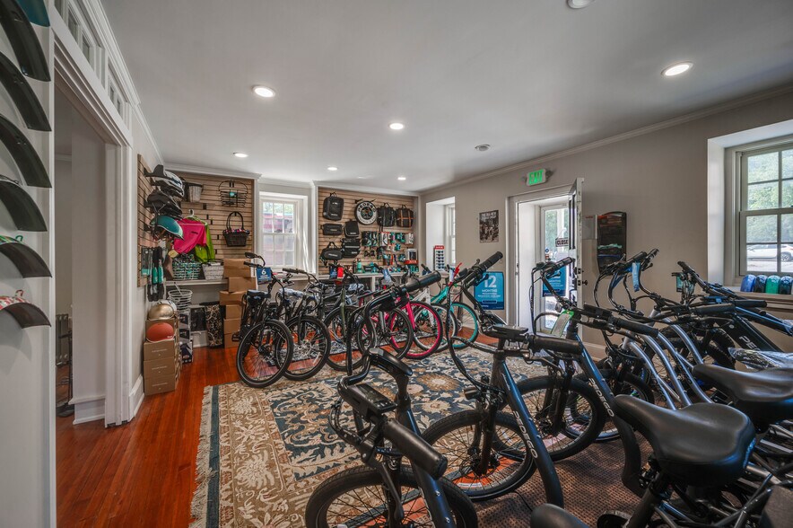 More Photos Of 1901 Monkton Rd, Monkton Storefront Retail Office For Sale