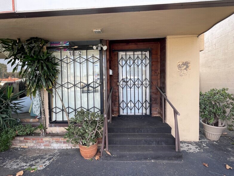 More Photos Of 1854 W 17th St, Santa Ana Freestanding For Sale