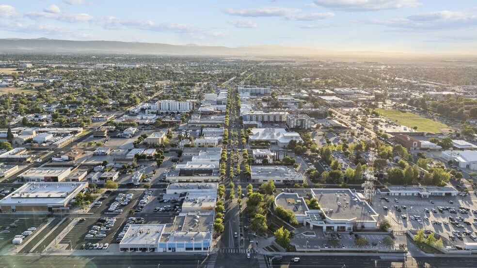 More Photos Of 516 W Lancaster Blvd, Lancaster Freestanding For Lease