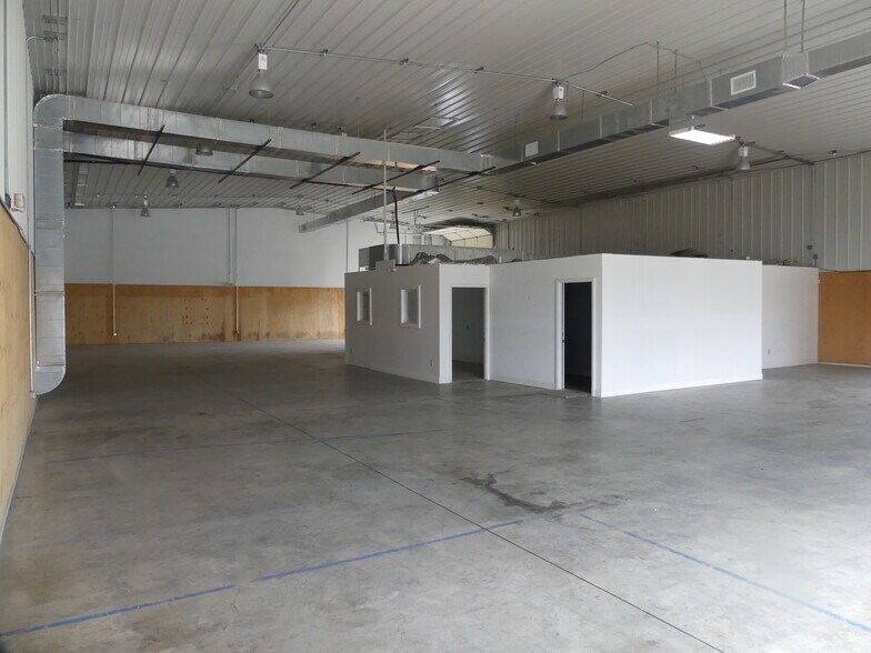 More Photos Of 125 Salem Creek Dr, Winston-Salem Warehouse For Lease