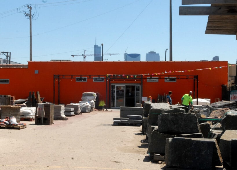 More Photos Of 1800 W Lake St, Chicago Light Manufacturing For Sale