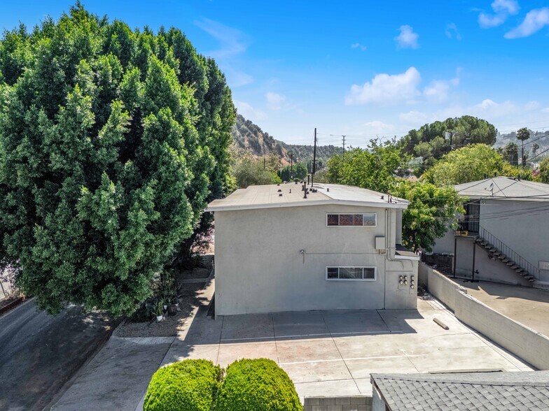 More Photos Of 5745 Arroyo Dr, Los Angeles Apartments For Sale