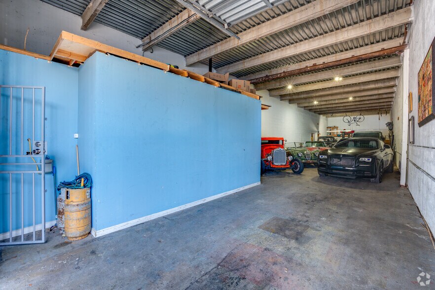 More Photos Of 1111 SE 14th St, Miami Manufacturing For Sale