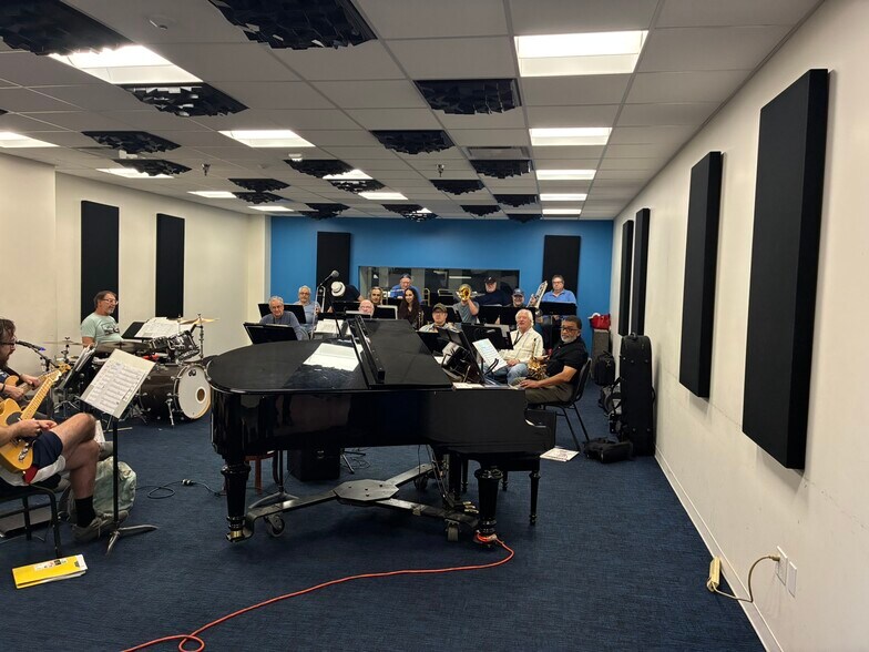 More Photos Of 3220 Winona Ave, Burbank Coworking Space