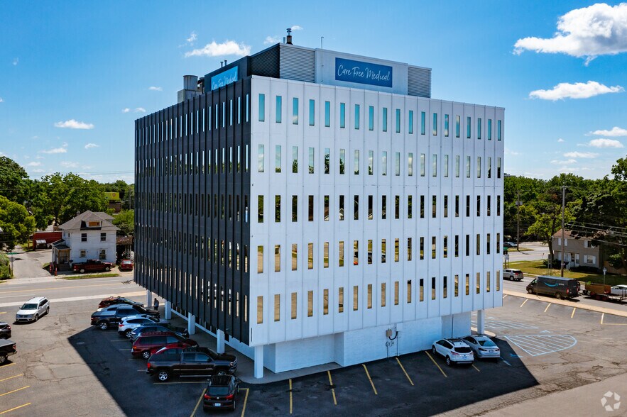More Photos Of 1100 W Saginaw St, Lansing Medical For Sale