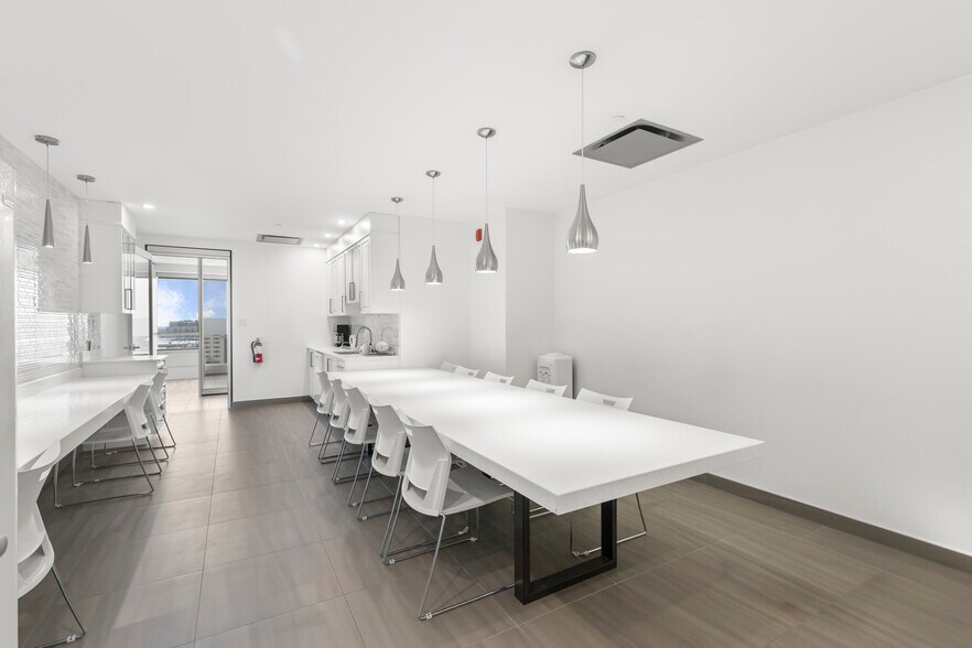 More Photos Of 3737 Boul Cremazie E, Montréal Office For Lease