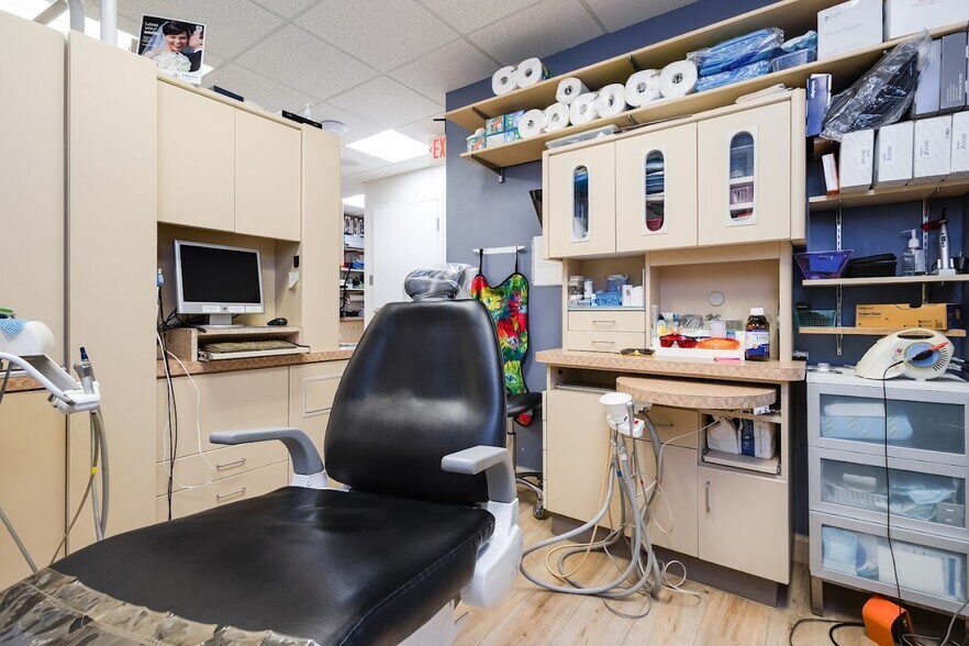 More Photos Of 4400 MacArthur Blvd NW, Washington Office For Sale