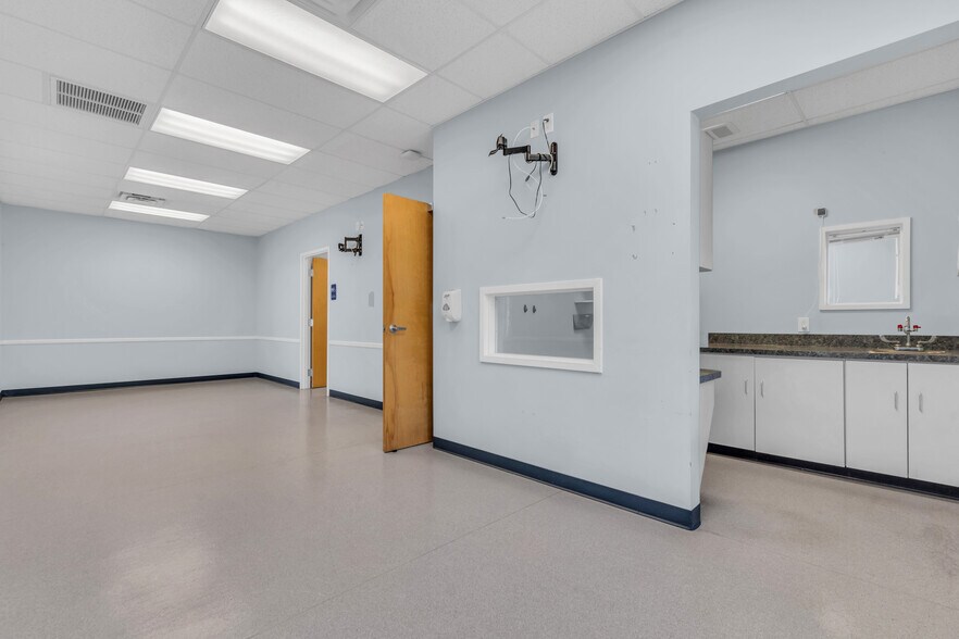 More Photos Of 508 Lakehurst Rd, Toms River Medical For Sale