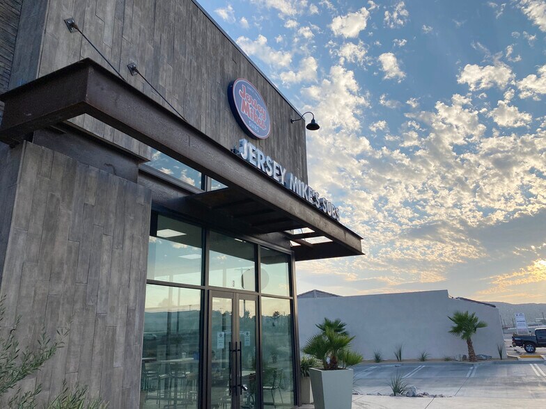 More Photos Of 18165 US Highway 18, Apple Valley Storefront For Lease