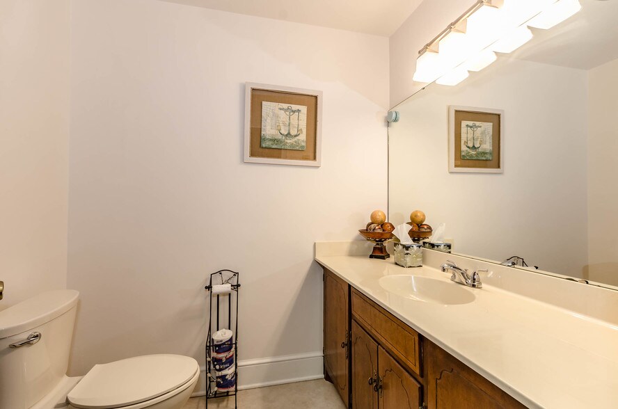 More Photos Of 215 Church St, Lenoir Office For Sale