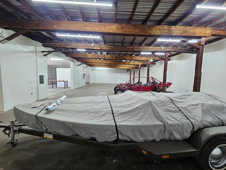 More Photos Of 7908 NE Highway 99, Vancouver Showroom For Lease