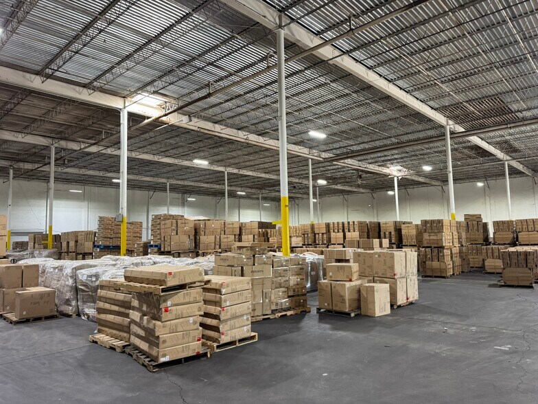 More Photos Of 9990 E I-10 Fwy, Houston Warehouse For Lease