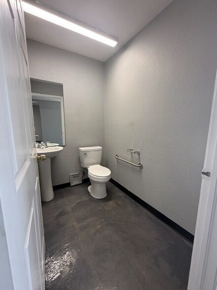 More Photos Of 4635 S 100th East Ave, Tulsa Manufacturing For Sale