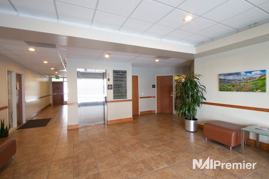 More Photos Of 7390 Creek Rd, Sandy Office For Lease