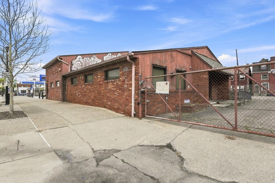 Primary Photo Of 2417 E Carson St, Pittsburgh Office For Sale