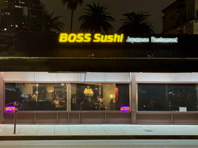 More Photos Of 270 S La Cienega Blvd, Beverly Hills Restaurant For Lease