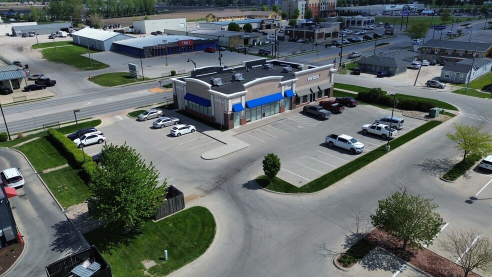More Photos Of 2953-2957 5th Ave S, Fort Dodge Freestanding For Lease