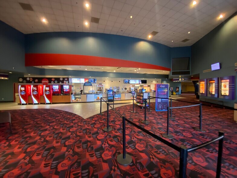 More Photos Of 1124 Edgewater Dr N, North Pekin Movie Theatre For Lease