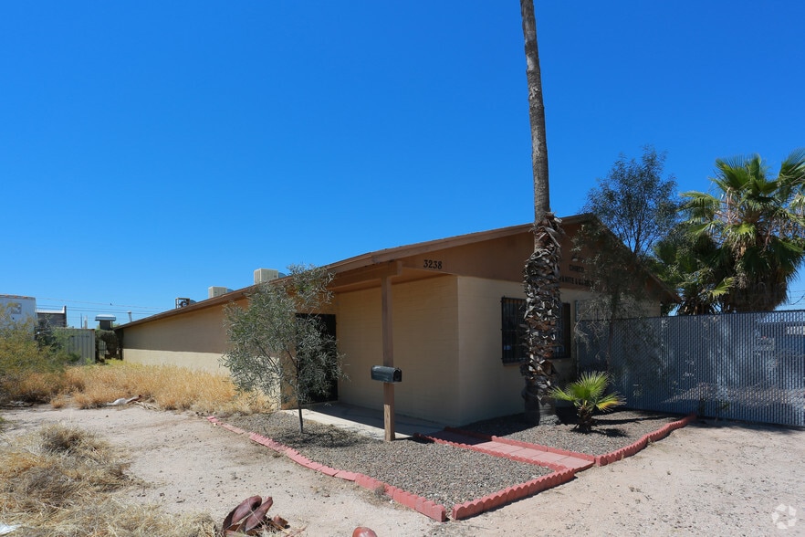 More Photos Of 3238 E Columbia St, Tucson Manufacturing For Sale