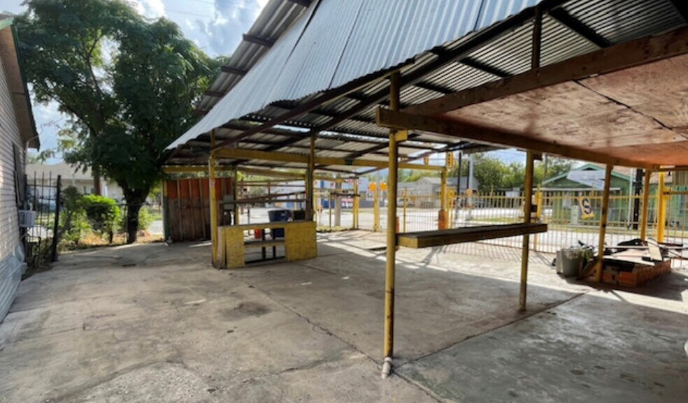 More Photos Of 3135 W Commerce St, San Antonio Land For Sale