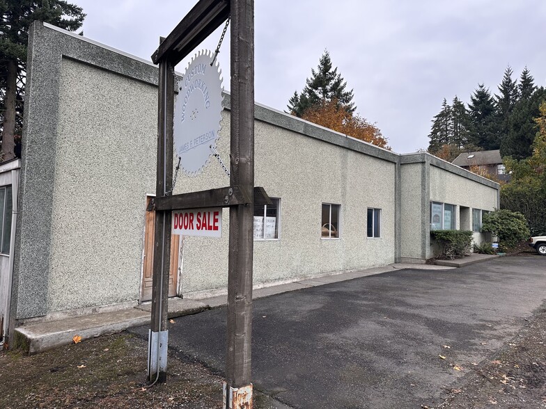 More Photos Of 2502 SW Multnomah Blvd, Portland Light Distribution For Sale