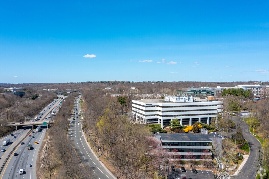 More Photos Of 4 W Red Oak Ln, White Plains Office For Lease