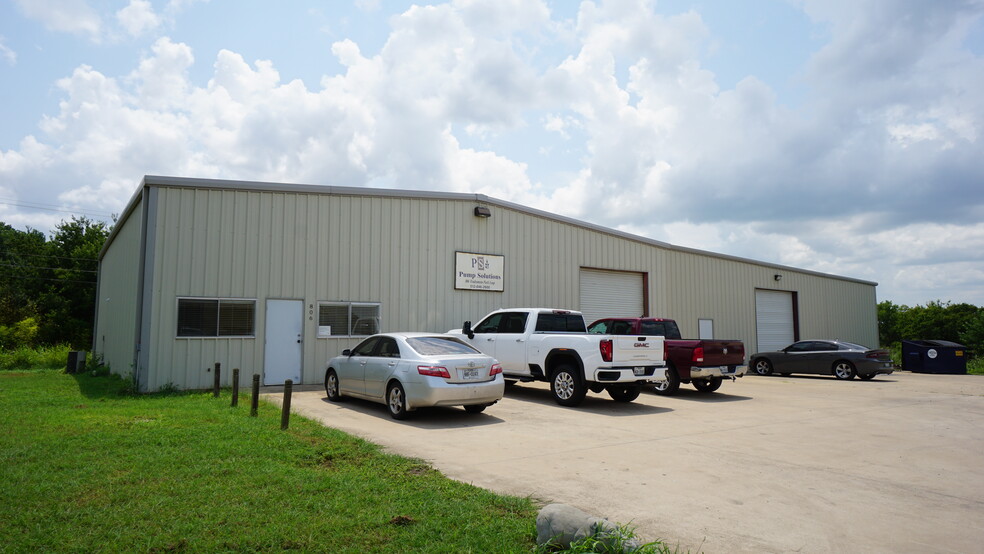 Primary Photo Of 806 Tradesmens Park Loop, Hutto Warehouse For Lease