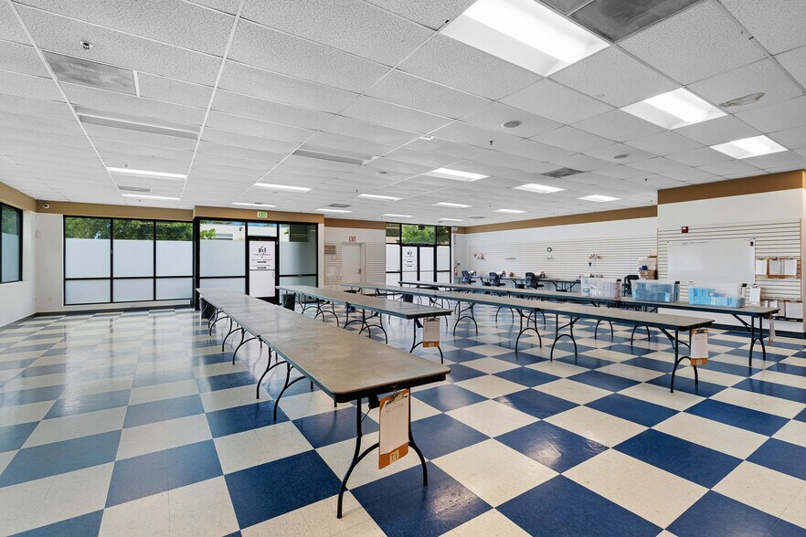 More Photos Of 5900 NE 88th St, Vancouver Distribution For Lease