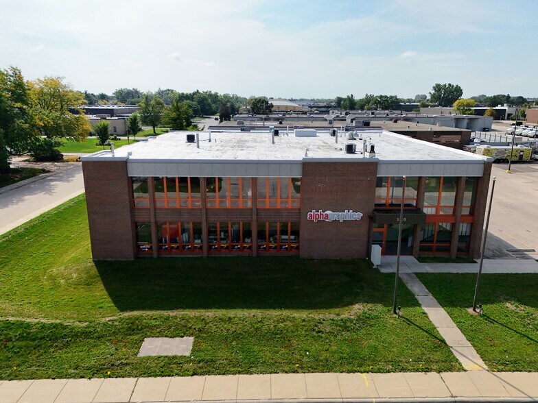 More Photos Of 3005 MacArthur Blvd, Northbrook Flex For Lease