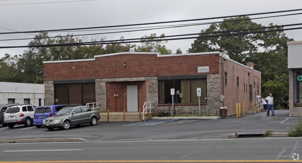 Primary Photo Of 689 E Jericho Tpke, Huntington Station Loft Creative Space For Lease