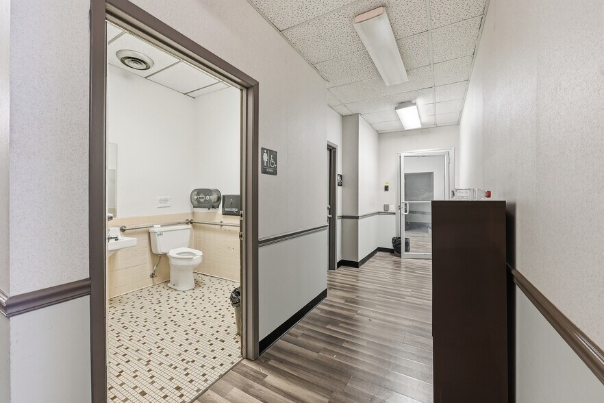 More Photos Of 899 E Broad St, Columbus Medical For Lease