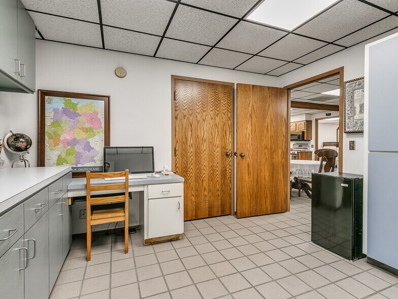 More Photos Of 3025 Westminster Rd, Nicoma Park Light Manufacturing For Sale