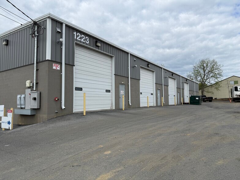 Primary Photo Of 1223 N Quebec St, Allentown Service For Lease