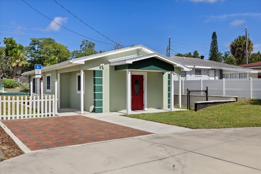 More Photos Of 6511 Main St, New Port Richey Office For Sale