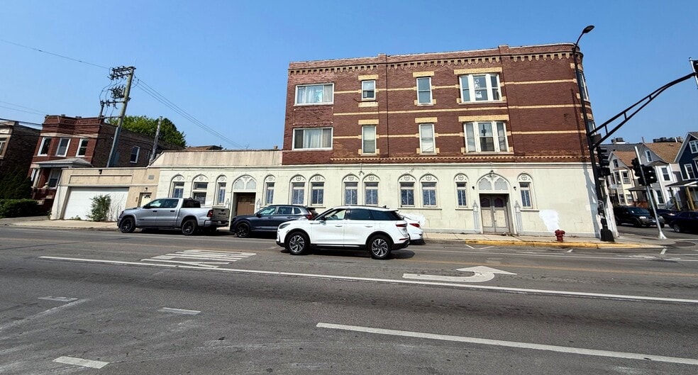 More Photos Of 3601 W Diversey Ave, Chicago Multifamily For Sale